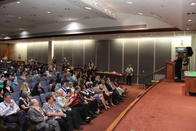 Gov. Abercrombie delivers a proclamation before Hawaii's new National Board-Certified teachers. Courtesy photo.