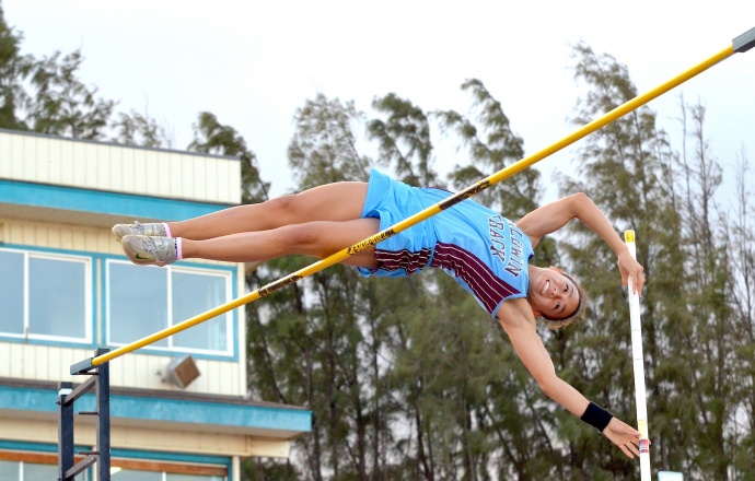 Baldwin High School pole vaulter Amber Kozaki clears 13 feet. Photo by Rodney S. Yap.