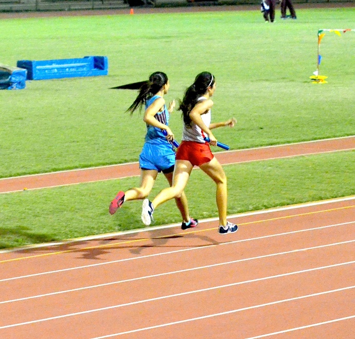 Grossman makes her final kick down the stretch of the girls 4x400 relay. Photo by Rodney S. Yap.