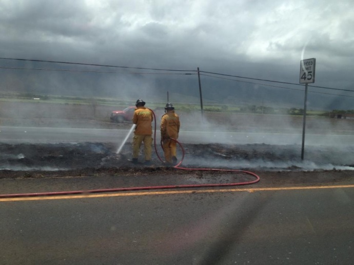 Mokulele Highway median fire, May 16, 2013.  Photo courtesy Arnelle Diego.
