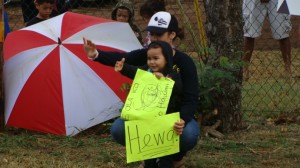 Keiki were among those holding signs at a demonstration this morning that was organized in protest of the planned lottery for placement in the Hawaiian language immersion kindergarten at Pāʻia Elementary School on Maui. Photo by Wendy Osher.