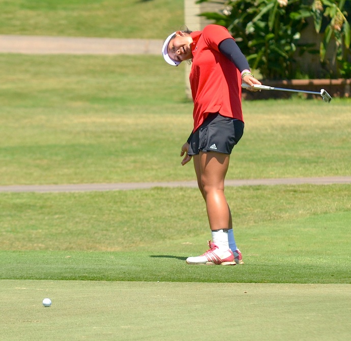 Iolani's Zoey Akagi-Bustin uses her body to steer in this putt attempt on No. 16 Wednesday. Photo by Rodney S. Yap.