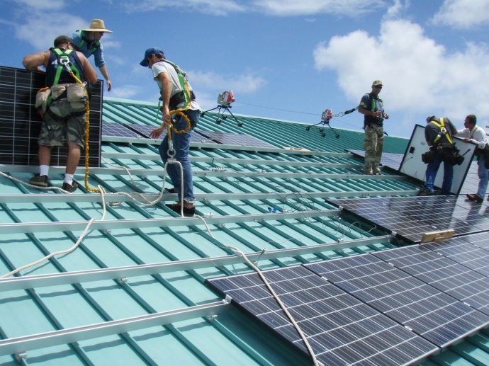 Students at UH Maui College learn about photovoltaic installation. Courtesy photo.