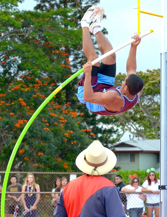 Baldwin's Dusty Flores cleared 13 feet, 6 inches to finish fourth in the boys pole vault. Photo by Rodney S. Yap. 