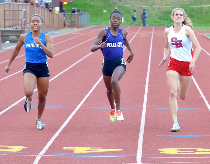 Seabury Hall's Alyssa Bettendorf finished third in the 200-meter dash behind Raion Black of Christian Academy (left) and Diamond Briscoe of Pearl City (middle). Photo by Rodney S. Yap.