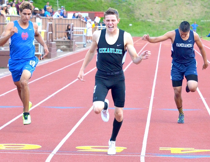 King Kekaulike sophomore Jake Jacobs won the boys 400-meter dash in  49.77 seconds. Kamehameha Kapalama's Logan Ne (right) was sixth in 50.92 and Christian Liberty's Kekoa Mundo (left) was second in 50.44. Photo by Rodney S. Yap.