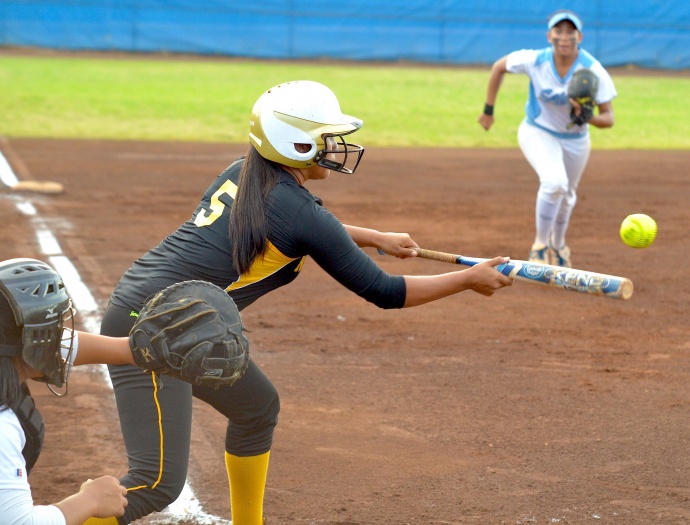 Nanakuli's Keanani Chai (5) puts down a sacrifice bunt in the second inning. Photo by Rodney S. Yap.