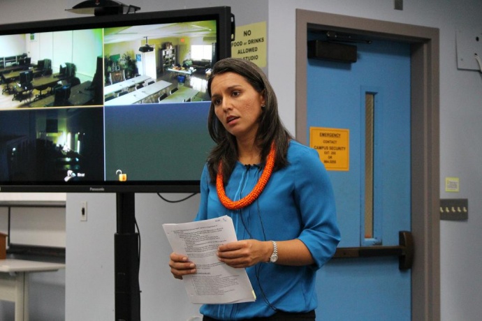 Rep. Tulsi Gabbard (right) speaks with Maui stakeholders during a meeting discussing the future of the Native Hawaiian Education Act. Photo by Wendy Osher.