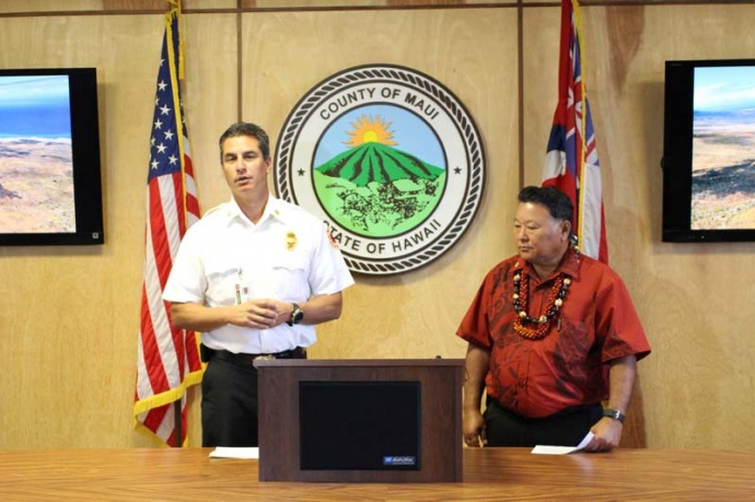 Maui Fire Chief Jeff Murray (left), and Maui Mayor Alan Arakawa (right) appeared on Tuesday, July 23, 2013 to discuss the Kaupo fire and other suspected arson fires on the island. Photo by Wendy Osher.