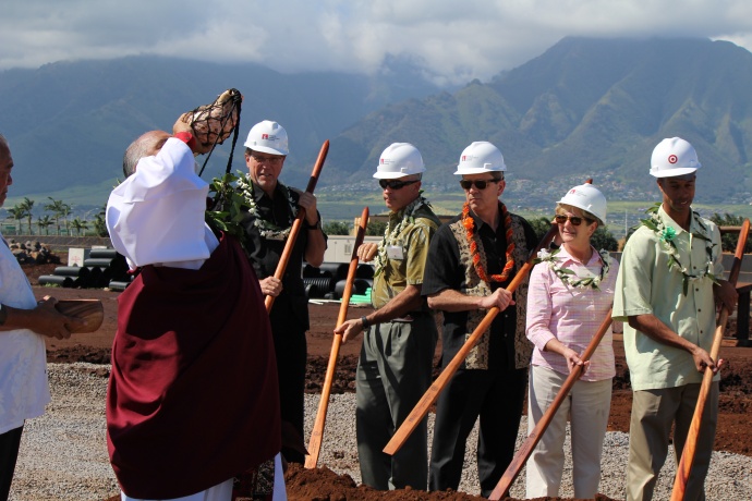 Pastor Laki Kaâ€˜ahumanu leads the blessing at the groundbreaking of ...