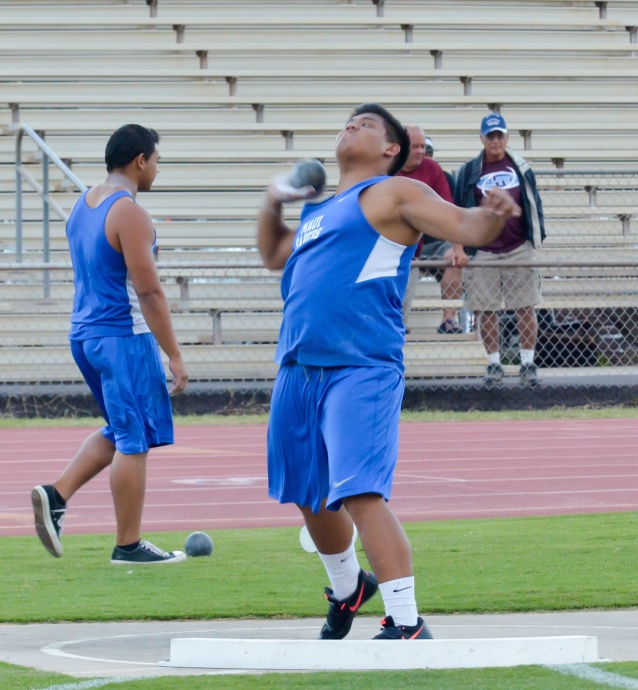 Maui High's Arven Lacaden won the boys shot put with a state's best toss of 51 feet, 5.5 inches. Photo by Rodney S. Yap.