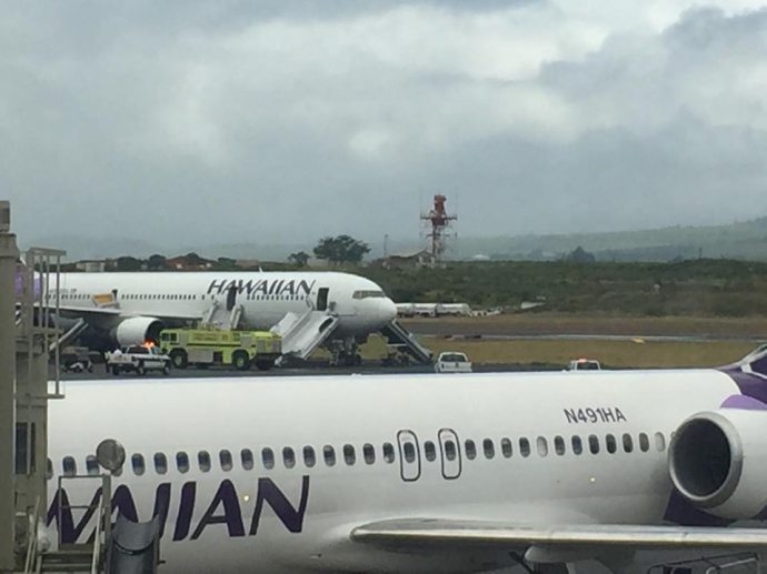 Hawaiian Airlines plane makes emergency landing at Kahului Airport. Photo credit: Jen Tempchin.