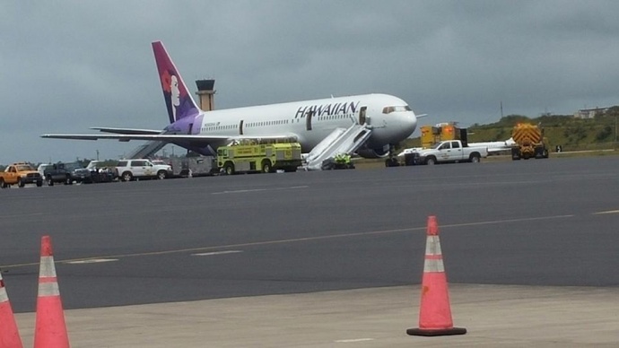 Hawaiian Airlines plane makes emergency landing at Kahului Airport. Photo credit: Maricar Lagman Amuro.