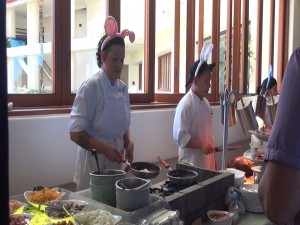 Omelette bar and carving stations at Mākena Beach & Golf Resort's Easter brunch. Photo by Kiaora Bohlool.