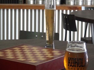 Chess and beer at Koholā Brewery in Lahaina. Photo by Kiaora Bohlool.