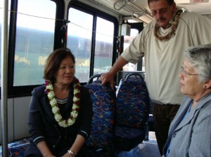 Congresswoman Hirono, Mayor Tavares, and County Council member Mike Victorino discussed the rural bus funds and the benefits the service will provide to the island.  Photo by Wendy OSHER Â© 2009