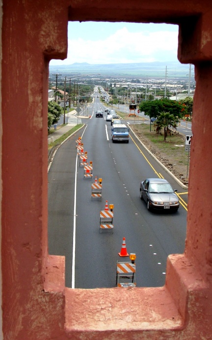 Kaahumanu Avenue single lane closure, photo by Wendy Osher.