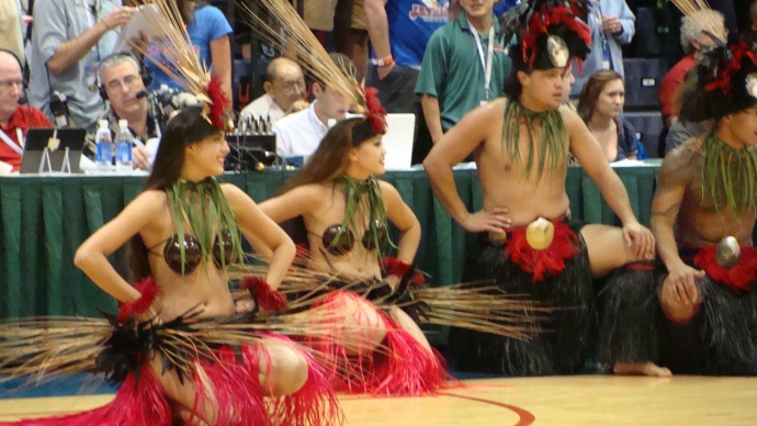 Old Lahaina Lu'au dancers.  Photo by Wendy Osher.