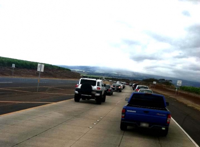 Motorists experienced a delay in travel during the Monday afternoon commute on the Haleakala Highway because of a brush fire reported near the Keahua Junction.  Courtesy photo, Kaniala Masoe.