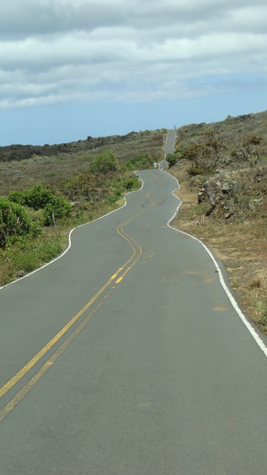 There will be temporary lane closures along Upcountry Pi`ilani Highway between Papaka Road and the Auwahi Wind project site on Ulupalakua Ranch starting on December 10.  File photo by Wendy Osher.