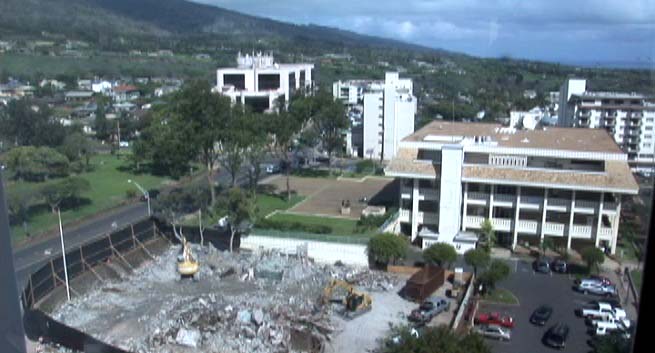 Old Wialuku Post Office under demolition (foreground). Photo by Wendy Osher.