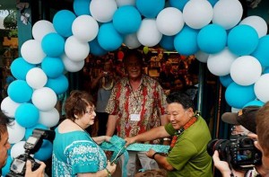 Mayor Alan Arakawa was on hand to celebrate the grand opening of the Maui Friends of the Library's new used bookstore at Queen Kaahumanu Shopping Center. Courtesy photo.