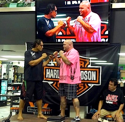 Hilo's Wesley "Cabbage" Correira (right) at the pre-fight weigh-in with Maui's Paea Paongo. Photo by Kre8ive Khaos.