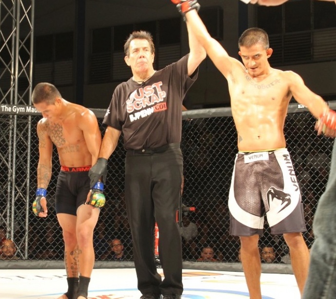 Referee Mike Donahoo raise the hand of Maui's Daisel Escobar, winner by decision over Hio's Maui Acantilado. Photo by Kre8ive Khaos.
