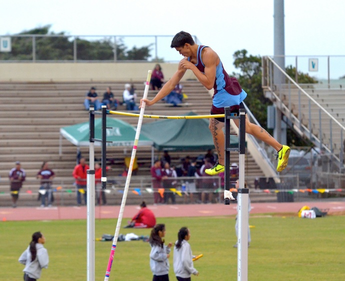 Baldwin's Tyler Feiteira clears the pole vault bar at 13 feet, 9 inches Saturday at  the finals of the Yamamoto Invitational. Photo by Rodney S. Yap.