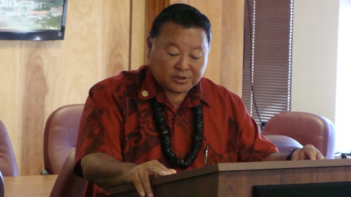 Maui Mayor Alan Arakawa issues a statement during a morning press conference on June 28, 2013, apologizing for a mistake involving miscommunication with the Old Wailuku Post Office demolition project. Photo by Wendy Osher.