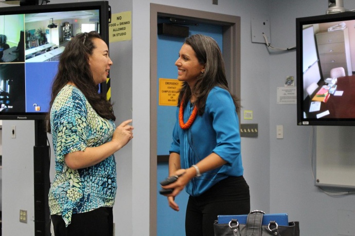 Rep. Tulsi Gabbard (right) speaks with Malia Davidson from the Liko A'e Program at UHMC during a stakeholders meeting for Native Hawaiian education. Photo by Wendy Osher.