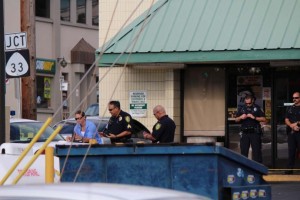 Robbery Investigation at Minit Stop in Wailuku.  Photo by Wendy Osher.