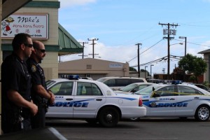 Robbery Investigation at Minit Stop in Wailuku.  Photo by Wendy Osher.