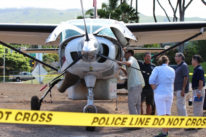 A team of investigators had planned to speak with pilots today following the emergency landing of a Cessna plane on the Piʻilani Highway last night. Photo by Wendy Osher.