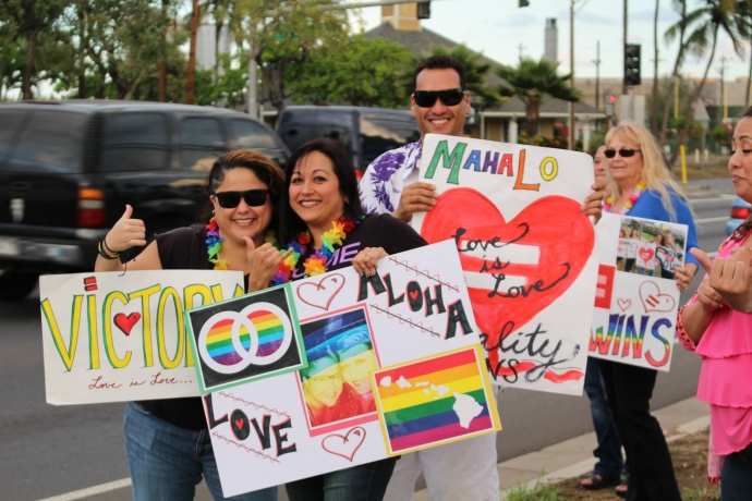 A group of supporters celebrated the Senate passage of SB1 HD1 on Maui during a sign waving demonstration along Kaʻahumanu Avenue on Tuesday afternoon. Photo by Wendy Osher.