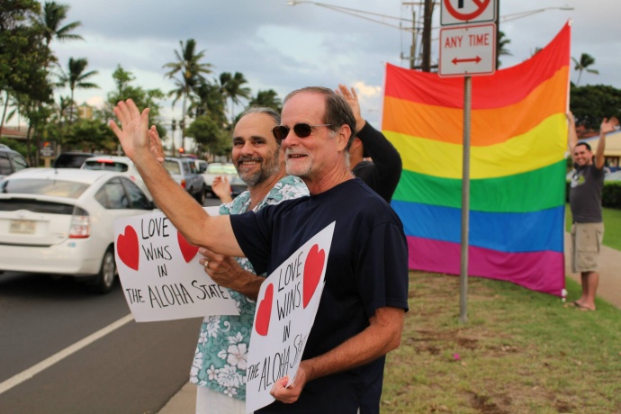 A group of supporters celebrated the Senate passage of SB1 HD1 on Maui during a sign waving demonstration along Kaʻahumanu Avenue on Tuesday afternoon. Photo by Wendy Osher.