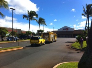 Police blocked the entrance and exits to the Kmart store in Kahului.  November 1, 2013. Photo by Wendy Osher.