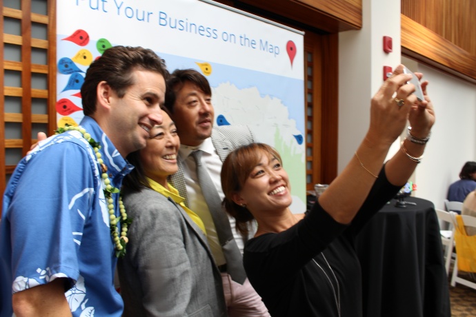 Google selfie featuring US Senator Brian Schatz (far left). Photo by Wendy Osher.