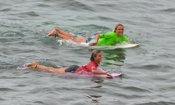 Semifinalist in the girls shortboard competition paddle out to the point at Ho'okipa Beach Park. Photo by Rodney S. Yap.