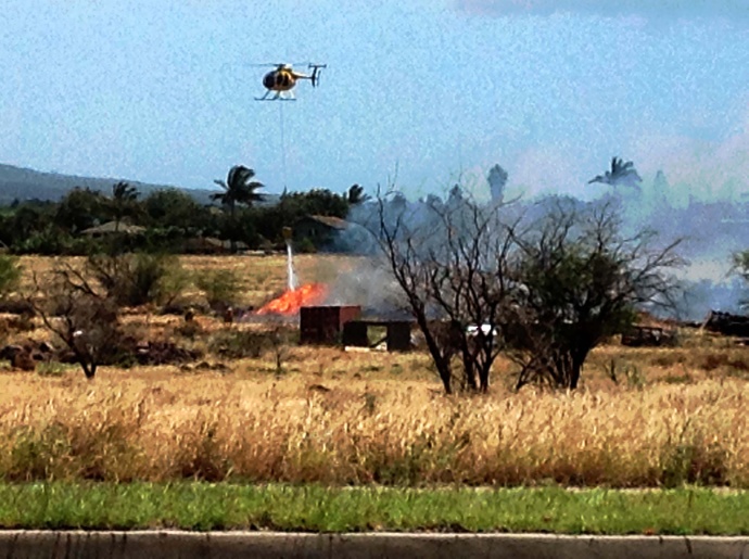 Fire located along the Piʻilani Hwy in South Maui, April 16, 2014.  Photo by Mark Takahama.
