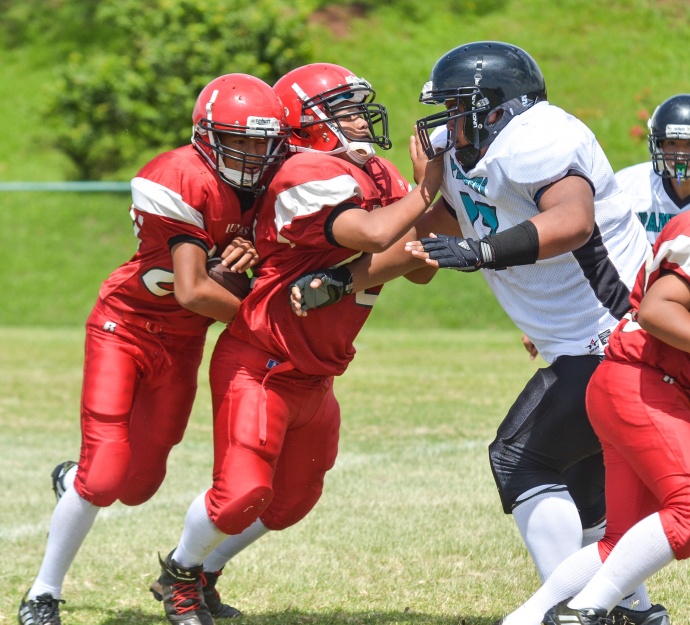 Lahaina tries to run the ball against Kulamalu's defense in the first-half Saturay. Photo by Rodney S. Yap.