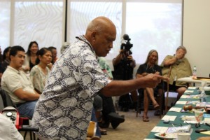 Leslie Kululoio tesifies at the OHA Board of Trustees meeting on Maui 5/15/14. Photo by Wendy Osher.