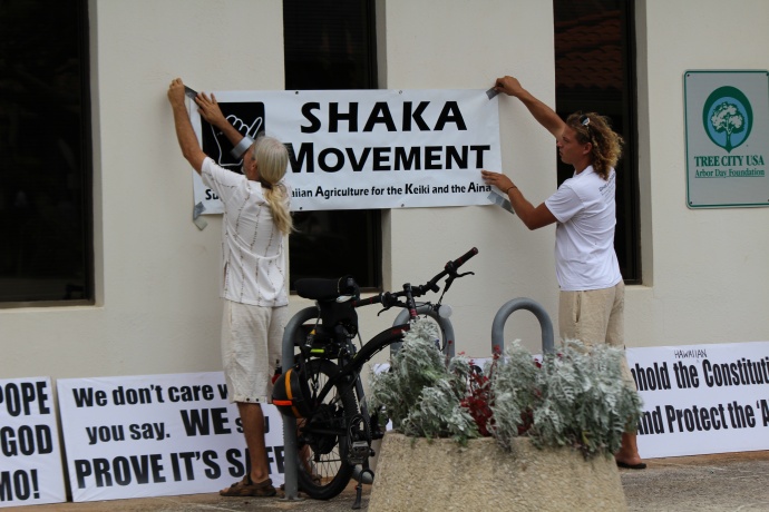 SHAKA Movement rally and petition signing, May 27, 2014.  Photo by Wendy Osher.
