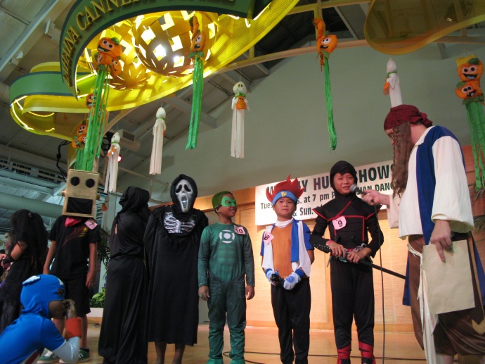Halloween festivities / photo courtesy Lahaina Cannery Mall.