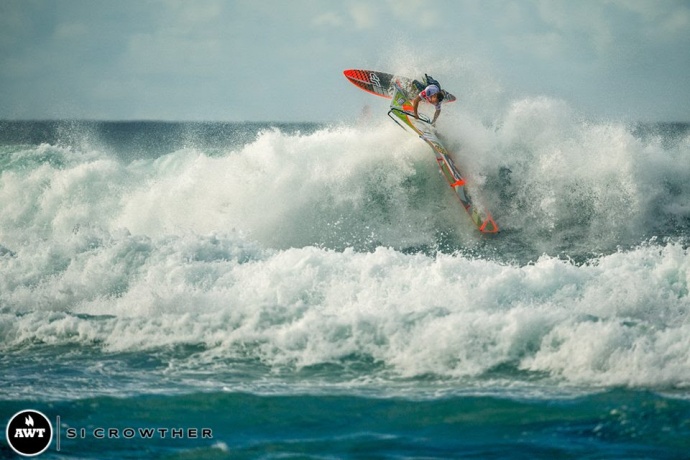 Robby Swift completes his heat with a stylish goiter.  Image courtesy AWT Sicrowther.