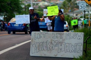 Stream connectivity and accountability rally. Maui Now photo.