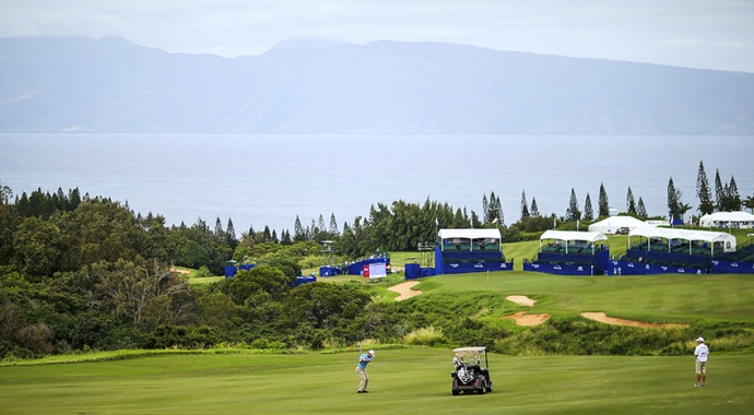The 18th green was quiet on Thursday as players practiced before the start of the Hyundai Tournament of Champions on the Plantation Course at Kapalua. Photo by Mike Ehrmann/Getty Images.