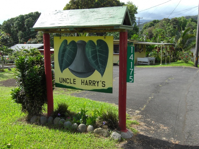 Find Us 911 reflective sign at Uncle Harry's along the Hāna Highway. 