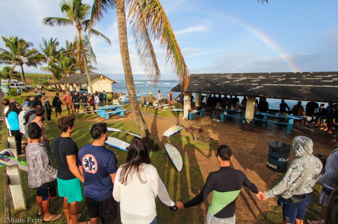 Surfers gather at Hoʻokipa in support of mother's lover for her son. Photo courtesy Shane Perry.