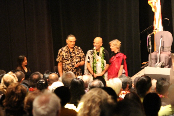 Blessing led by Kumu Keliʻi Tauʻa. Photo by Wendy Osher.